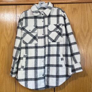 Womens small black and white shacket